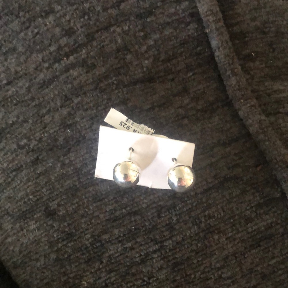 Beautiful real silver earrings.